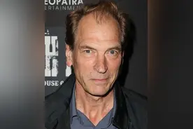 知名演员朱利安·桑兹独自爬雪山后失踪，警方搜寻近一周无果图片