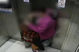 广东4岁男童双手被电梯门卡住，家有娃的要留意了图片