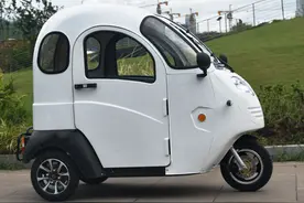 5000元左右，这2款全封闭电动三轮车，可以上牌，适合老年人代步图片