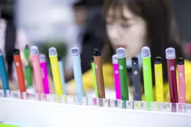10月起水果味电子烟全面下架 有经销商囤货谋划“被禁后继续卖，价格翻倍”图片