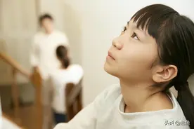 姥姥“重男轻女”？没在外孙女身上花一分钱，外孙女给她养老送终图片