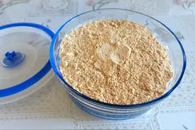 黄豆还能这么吃，一勺一勺放入口里，越吃越香图片