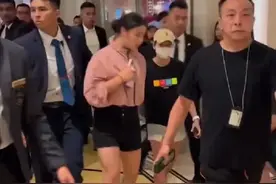 全红婵被游客围堵大哭，邓雅文霸气护送，两个月前的话正中眉心图片