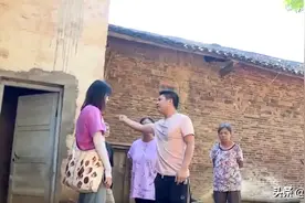 2021年女子瞒着丈夫借弟弟56万，急用钱时，亲弟：我凭什么要还？图片