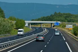 市区起步快如豹，一上高速慢如驴？纯电车开高速为何没有安全感？图片