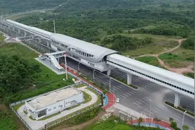 重庆又现最荒凉的地铁站，方圆2公里荒无人烟，城市规划真超前图片