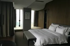 独自入住酒店时，尽量别选择走廊尽头的房间，保洁阿姨说出猫腻图片