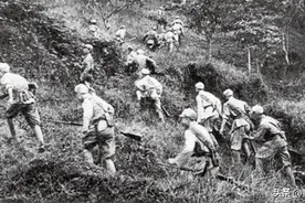 湘西土匪猖獗，究竟有多狂？匪徒抓捕我军干部，残忍“五树分尸”图片