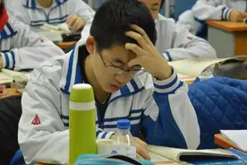 亲兄弟“一对一”也不行？大二哥哥给初一弟弟补习，因有偿被举报图片