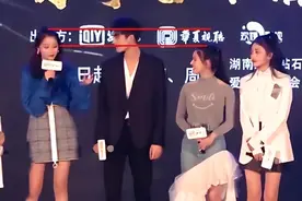 矮个女星尴尬瞬间：赵露思生图暴露身材比例，鞠婧祎白鹿没身高差图片