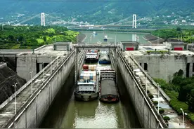 三峡船闸2022年货运量创历史新高图片