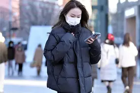 看完北京女孩街拍，才发现穿基础款也可以很时髦，越简单越高级图片