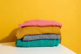 新买的衣服别只会用水洗，教你清洗小窍门，干净也不褪色，太妙了图片