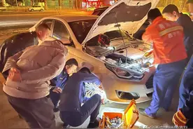 小猫被困引擎盖 结局暖心又有爱图片