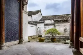 门前放门海，财源滚滚来图片