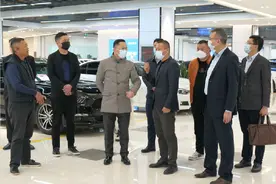 武汉开发投资有限公司董事长唐武一行莅临港天国际汽车城考察调研图片