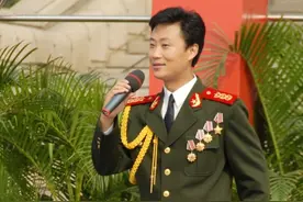 耿为华和郑佳离婚7年后，一个51岁依旧单身，一个37岁二婚入围城图片