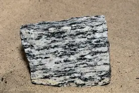 从矿物到景观的奇妙转化，见证大自然的艺术品：瑰丽多彩的片麻岩图片