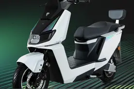立马电动车V9，极速为65km/h，续航百公里，搭载2000W飞跃电机。图片