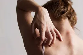 洗澡时，够不着后背怎么办？教你这样做，“不求人”还搓的干净图片