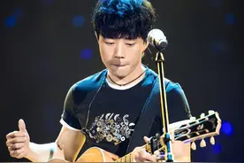 一首歌曲被陈建宁和刘欢作出双极端评价，赵雷的实力到底如何？图片