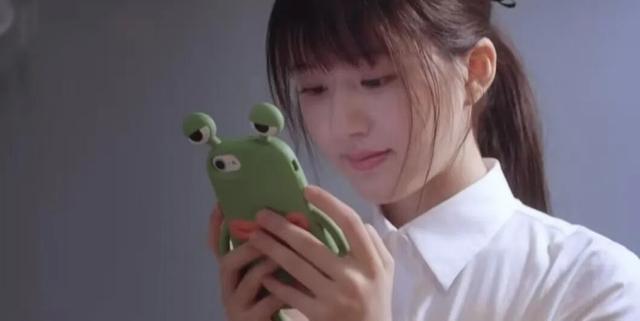 资讯｜一年卖出36亿，这个轻奢新宠正在掏空年轻人的钱包？