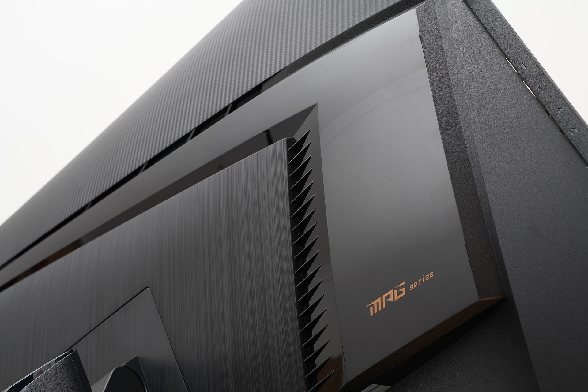 微星MPG321UR-QD量子点显示器评测_MSI MPG321UR-QD 4K 144Hz电竞显示器_电脑显示器有4k的吗