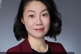 万科女秘书朱旭：年薪849万，年终奖1000万，如今47岁仍未结婚图片