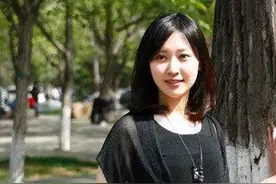 新闻联播90后美女主播受力捧！大量生活照曝光，清纯撞脸刘亦菲图片