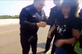 生死瞬间，民警奋力一抱将花季少女救下图片