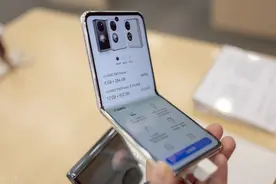 华为手机居然能双景录像，前后摄像头同时使用，拍出画中画的效果图片