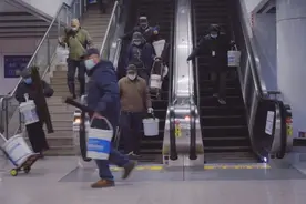 9¾站台，那群奔跑的南京神秘老人图片