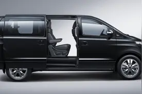 纵置后驱MPV如何走出内卷？四驱混动床车或是一条出路图片