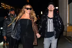 “花蝴蝶”玛丽亚凯莉又和亚裔小男友出门潇洒！真壮，姐弟恋很甜图片