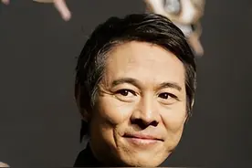 83年，李连杰写信向邓小平求助，邓公3句暖心批示，改变了他一生图片