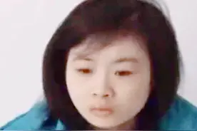 湖北校花被父母囚禁5年，和蛇鼠同住地窖，体重仅60斤已不会走路图片