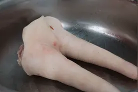 这才是猪尾巴好吃做法，比红烧猪蹄还香，满满胶原蛋白，软烂入味图片