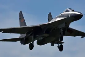 美侦察机逼近汕头，4架歼16同时出现，用行动保卫领土安全图片