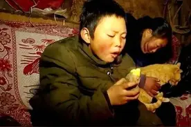 当年那个走4.5公里山路上学，满头冰花的男孩，后来住进了新房里图片