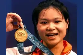 2003年，奥运冠军陈晓敏以399万拍卖所有奖牌，全部所得捐建学校图片