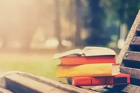 一个女人，如果连旧衣服都舍不得扔，往往会有这3种命运，很准图片