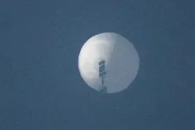 探测气球飞越美国，F-22伴飞却没击落，换歼-10C上场，30秒就搞定图片