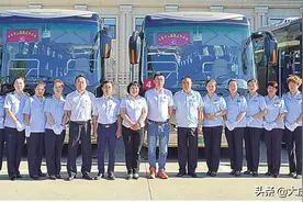 这群女驾驶员堪称“地面空姐”图片