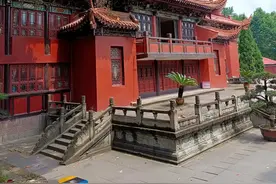 成都千年古寺紧临动物园，景观众多高僧辈出，游人众多却免费开放图片