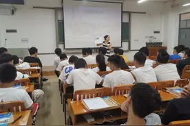 为啥研究生争当辅导员？看完“工资单”后，我着实羡慕了图片