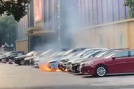 又有新能源车烧了，岚图追光起火疑点重重，电池灭火太过敷衍？图片