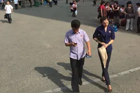 朝鲜视觉，随拍朝鲜街头的成功人士图片