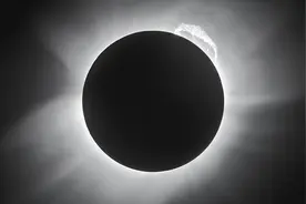 “日食”是如何证明爱因斯坦的相对论的？图片