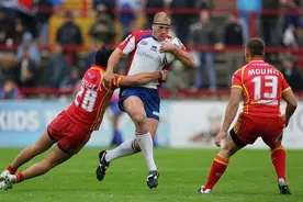 40岁前英国球星与女友玩“情侣游戏”后不幸身亡，女方也身负重伤图片