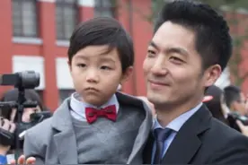 蒋万安谈家庭：妻子很辛苦，长子很懂事，他会照顾两个弟弟了图片